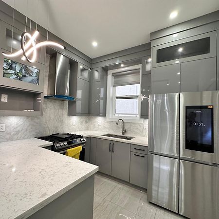 Appartamento Modern And New House Near Pne With Big Garden And Free Parking Vancouver Esterno foto