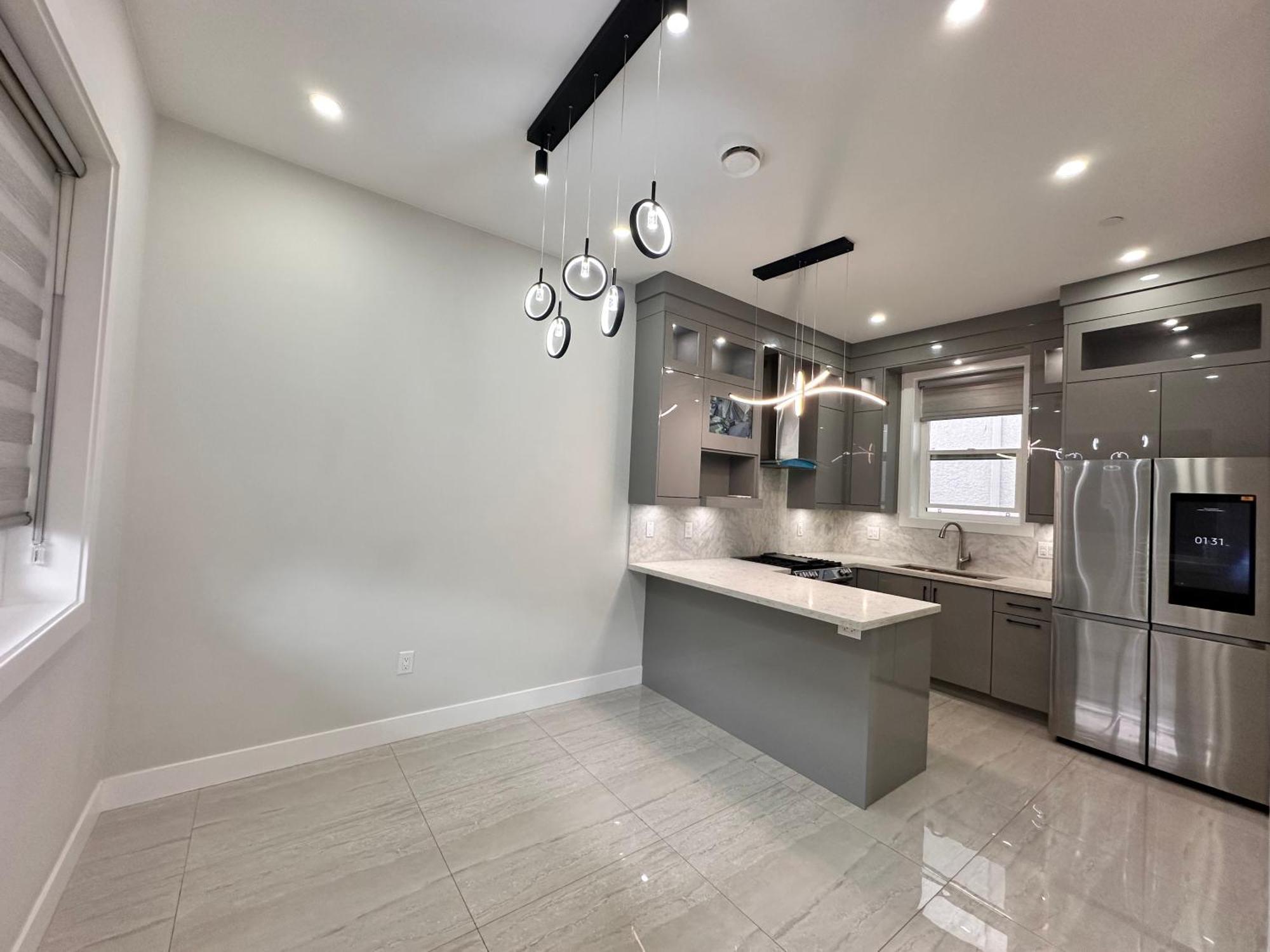 Appartamento Modern And New House Near Pne With Big Garden And Free Parking Vancouver Esterno foto